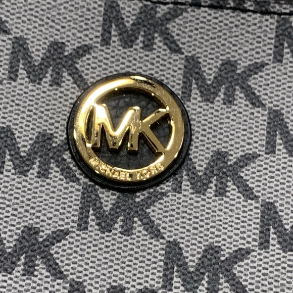 Mickael Kors Fulton Grey Black Zip Clutch Wristlet - Picture 4 of 9